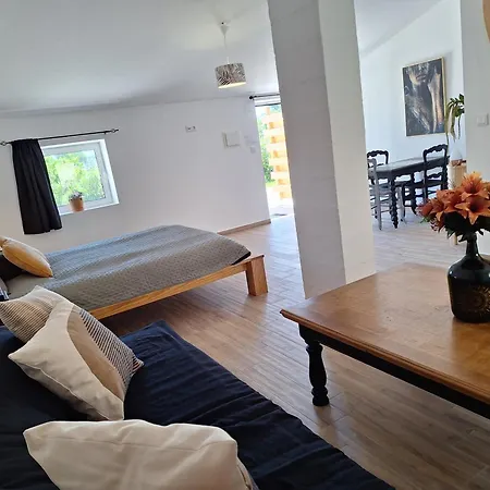 Casa Dani Studio's, Tomar Bed & Breakfast Carregueiros